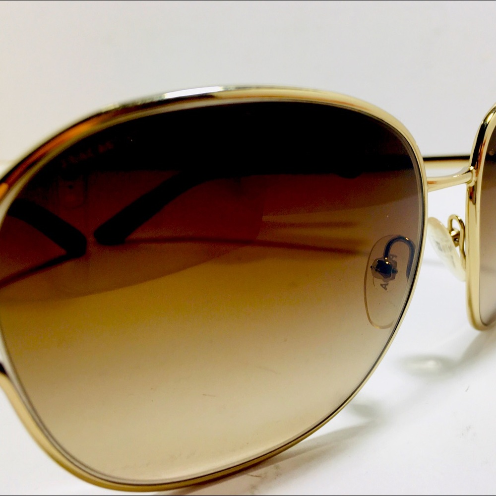 WOMEN’s PRADA SUNGLASSES